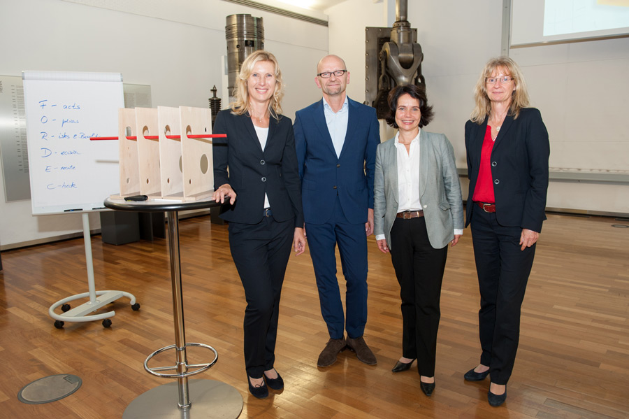 Prof. Dr. Stephanie Rascher, Wilfried von Rath (Mitglied des Vorstands MAN Energy Solutions SE), Simone Schönfeld (Cross Consult), Elke Knieriemen (Head of Organizational Development MAN Energy Solutions SE) 